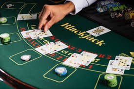 Live dealer spinning the American Roulette wheel during a broadcast session on royal189 login